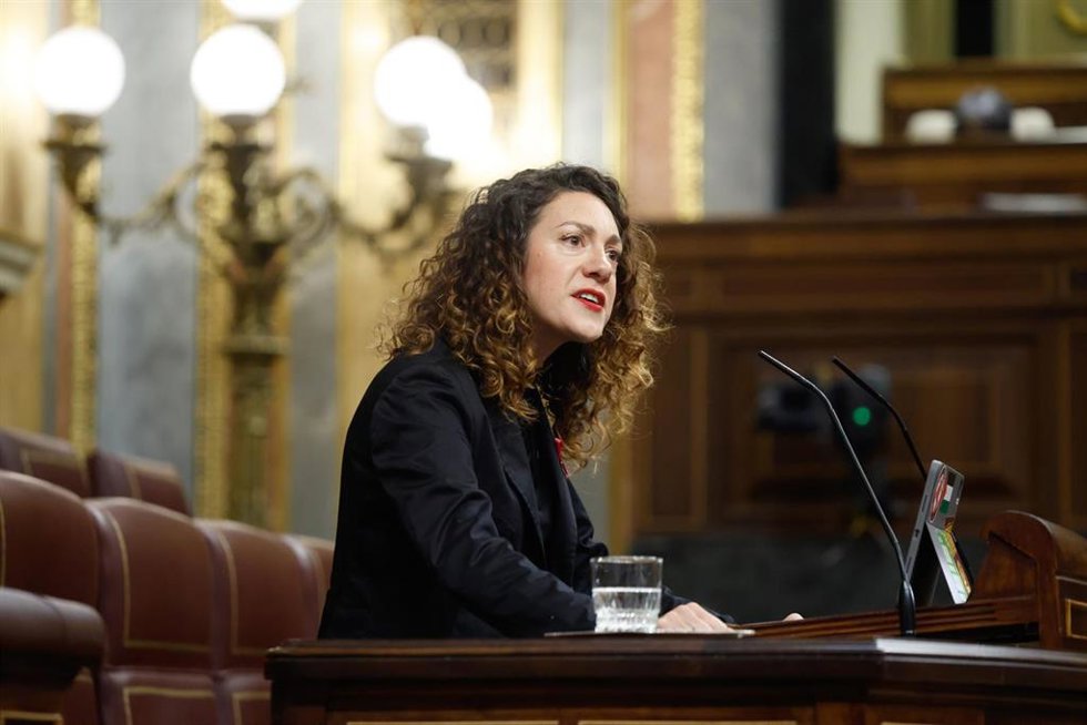 Archivo - La diputada de Sumar Aina Vidal, interviene durante un pleno del Congreso de los Diputados, a 28 de octubre de 2025, en Madrid (España).