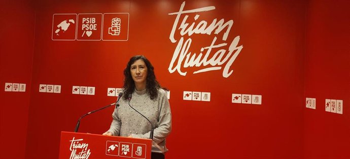 La diputada del PSIB y secretaria general de los socialistas de Mallorca, Amanda Fernández, en rueda de prensa. Archivo.