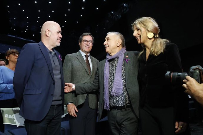 Archivo - (I-D) El secretario general de CC.OO, Unai Sordo, el presidente de la CEOE, Antonio Garamendi, el secretario general de UGT, Pepe Álvarez, y la vicepresidenta segunda y ministra de Trabajo y Economía Social, Yolanda Díaz. 