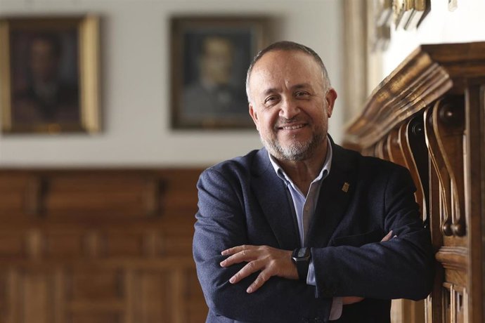 El presidente de la Diputación de León, Gerardo Álvarez Courel, posa para Europa Press.