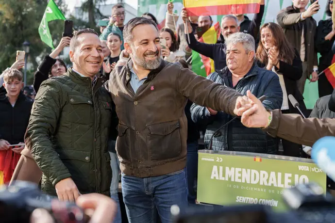 Santiago Abascal y Óscar Arturo Fernández Calle en un acto de campaña en Almendralejo, Badajoz. Imagen de archivo.