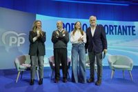 Ester Muñoz recrimina a Vox sus ataques al PP: "Los que pensábamos que iban a ayudarnos, nos lanzan piedras"
