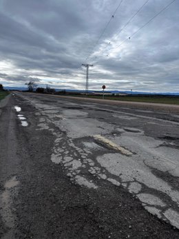 Estado de la carretera A-230 en un punto del trazado.
