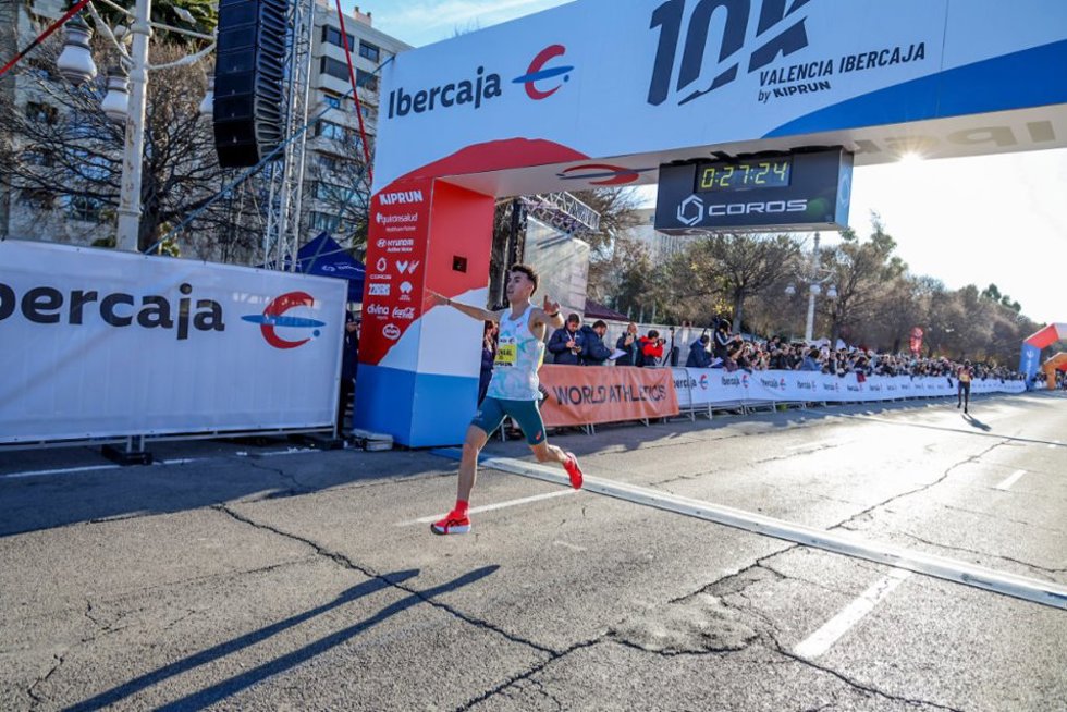Said Mechaal en el 10K Valencia Ibercaja by Kiprun