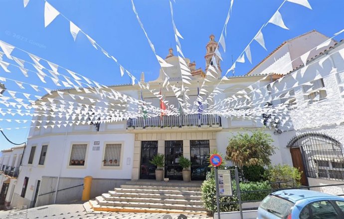 Imagen de la fachada del Ayuntamiento de Olvera (Cádiz).
