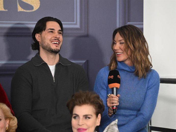 Carlo Costanzia y Mar Flores durante la presentación de 'Decomasters' en Gran Vía Venue, a 09 de enero de 2026, en Madrid (España).