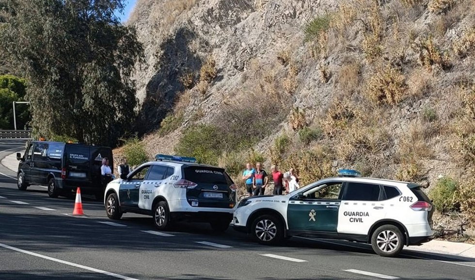 Archivo - Asistencia de Guardia Civil en un siniestro de carretera.