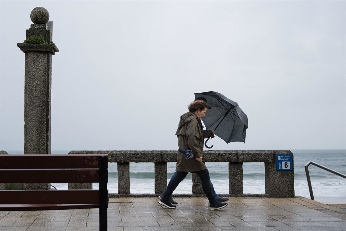 Un frente atlántico deja lluvias en Galicia este lunes mientras que en el resto de la Península suben las temperaturas