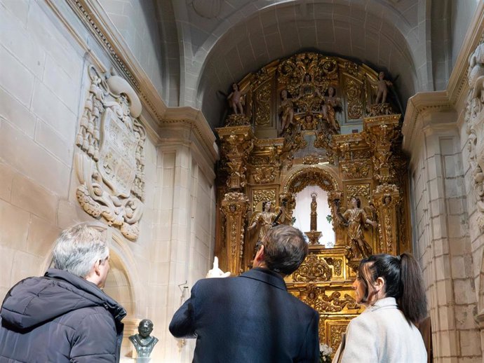 El presidente riojano visita la iglesia de San Vicente de Galilea tras las obras financiadas por Orden de Ermitas