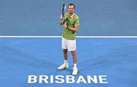 Medvedev y Bublik logran los títulos de Brisbane y Hong Kong