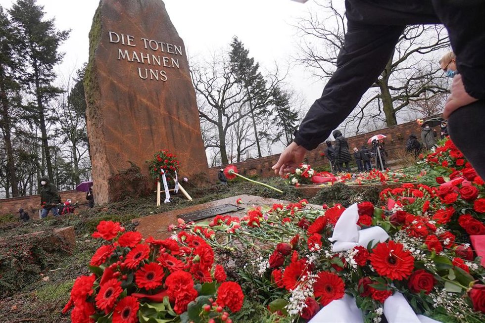 Archivo - Tumba de Rosa Luxemburgo y Karl Liebknecht en el Memorial de los Socialistas de Berlín  