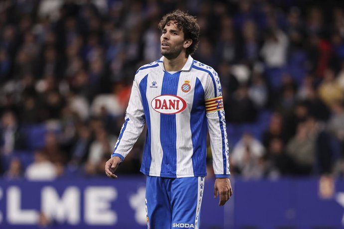 Archivo - Leandro Cabrera of RCD Espanyol looks on during the Spanish league, La Liga EA Sports, football match played between RCD Espanyol and Sevilla FC at RCDE Stadium on November 24, 2025 in Cornella, Barcelona, Spain.
