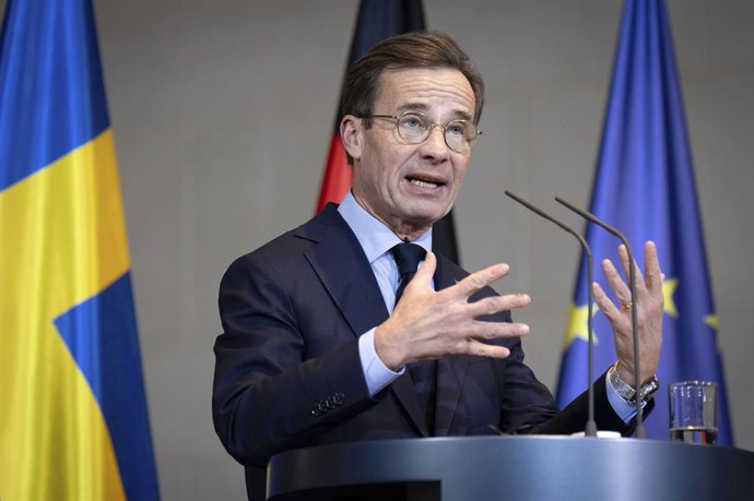 Archivo - Arquivo - 19 de novembro de 2025, Berlim, Berlim, Alemanha: Ulf Kristersson na coletiva de imprensa após a assinatura da parceria bilateral alemã-sueca para inovação na Chancelaria Federal. Berlim, 19/11/2025