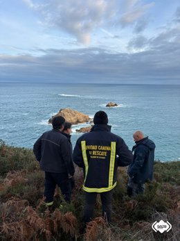 Imágenes de la búsqueda del pescador desaparecido en Coaña