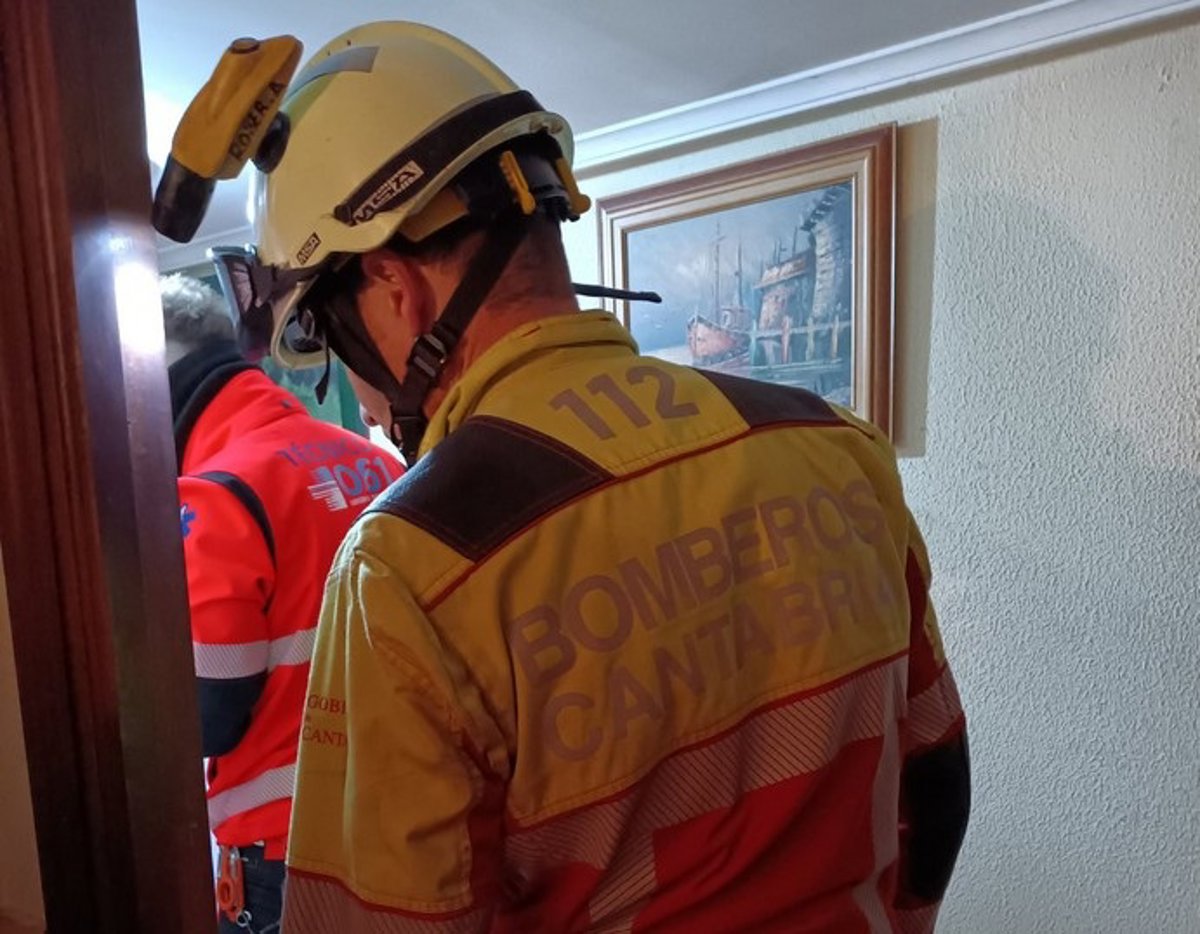 Auxiliado un hombre de Limpias que no respondía porque se encontraba en el suelo de su domicilio