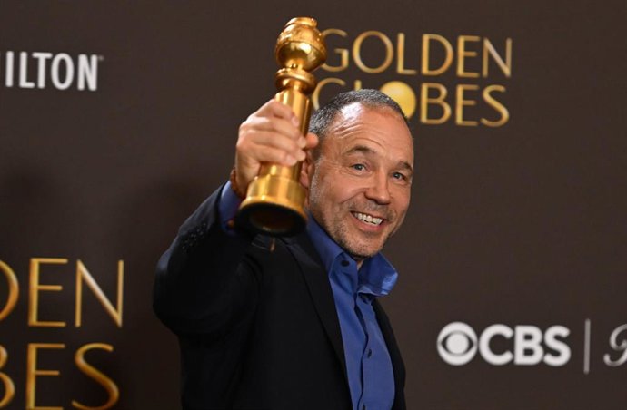 'Una batalla tras otra' y 'Adolescencia' triunfan en los Globos de Oro 2026