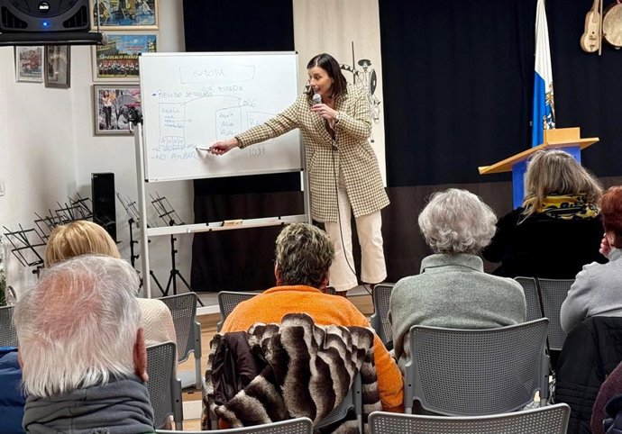 La alcaldesa de Santander, Gema Igual, informa a los vecinos en los centros cívicos sobre la tasa de gestión de residuos y sus las bonificaciones