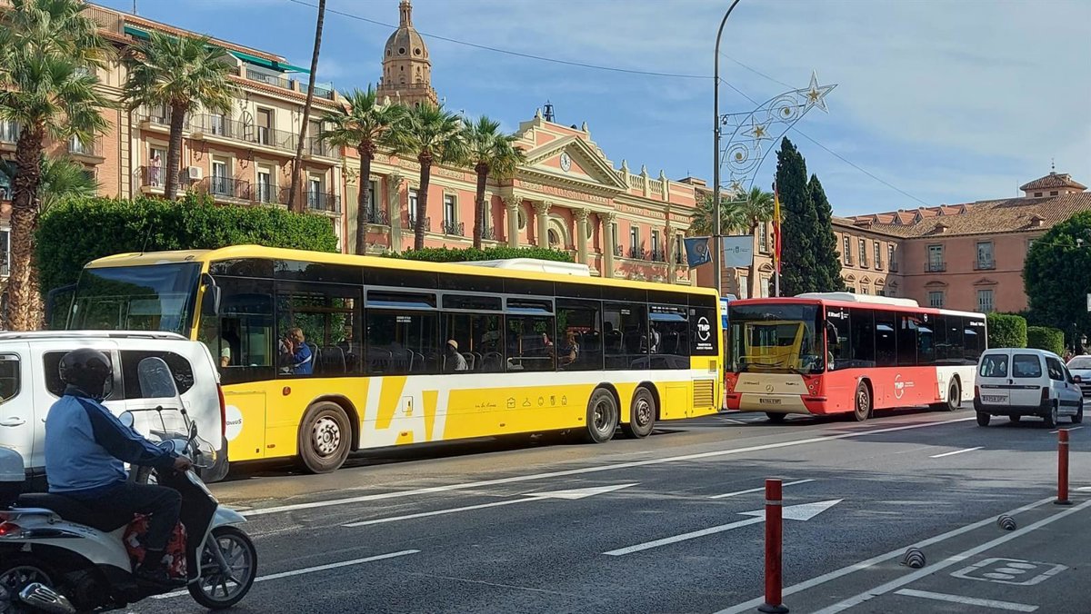 El transporte urbano por autobús aumenta un 4,1% en noviembre en la Región de Murcia