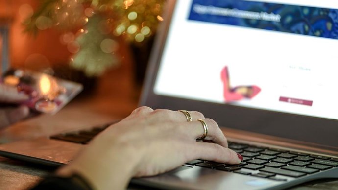 Las Rozas Dota Sus Centros De Mayores Con Ordenadores Para Paliar La Brecha Digital