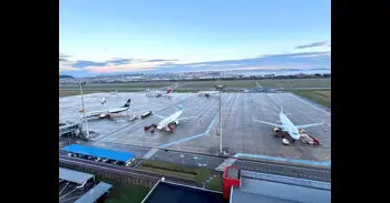 Desviados los vuelos de Madrid y Barcelona a Santander y cancelados los asociados de salida por el viento