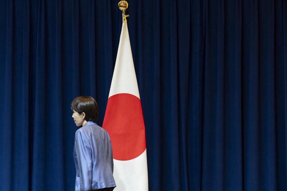 Archivo - La primera ministra japonesa, Sanae Takaichi, durante una rueda de prensa en Seúl. 