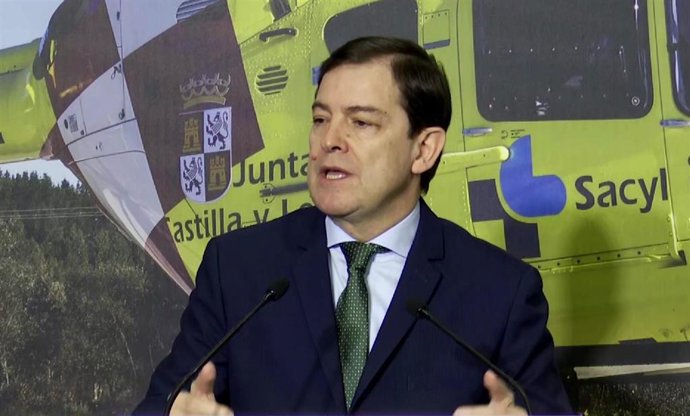 El presidente de la Junta de Castilla y León, Alfonso Fernández Mañueco, en el Hospital del Bierzo, en Ponferrada (León).