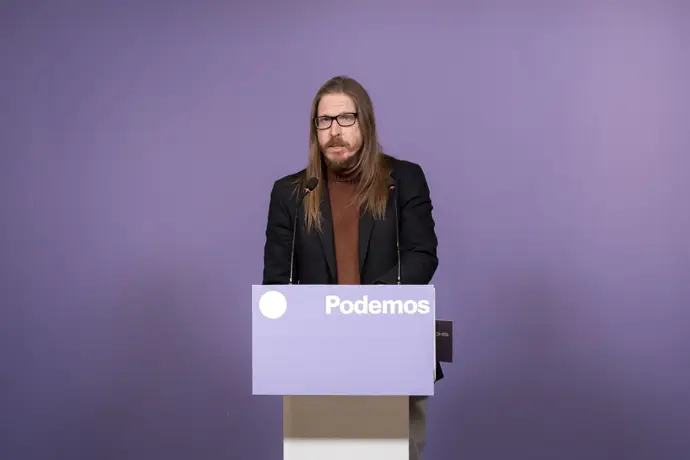 Pablo Fernández ofreciendo una rueda de prensa