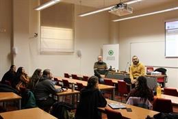 Una clase presencial del máster.