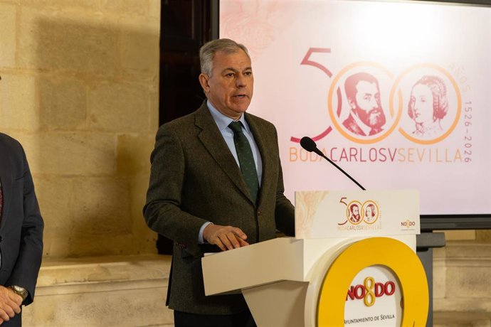 El alcalde de Sevilla, José Luis Sanz, presenta la agenda de actos de los 500 años de la boda de Carlos V e Isabel de Portugal.