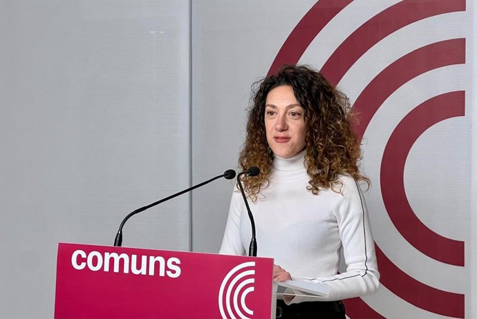 La portavoz de los Comuns y diputada en el Congreso, Aina Vidal, en una rueda de prensa desde la sede del partido