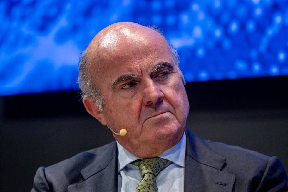 Archivo - El vicepresidente del Banco Central Europea, Luis de Guindos, durante un coloquio, en la sede de la Esade, a 2 de octubre de 2025, en Madrid (España). El encuentro, organizado por EsadeEcPol, se enmarca dentro de las sesiones de Conversacione