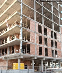 Hallados los cuerpos sin vida de dos jóvenes de 20 y 13 años en la calle Marqués de Larios de Logroño