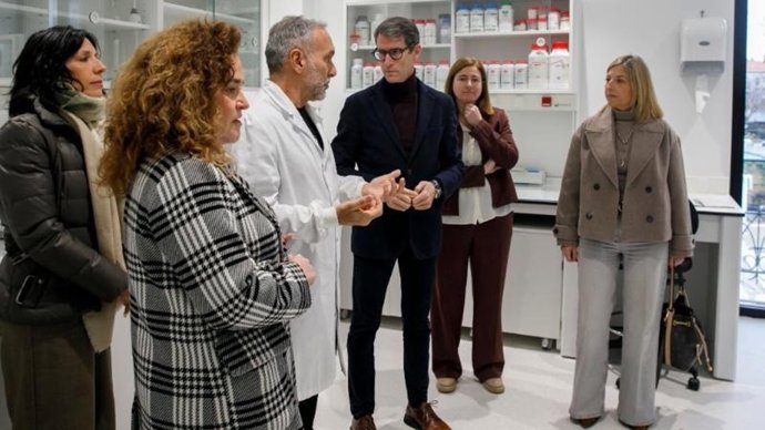 El presidente del Gobierno de La Rioja, Gonzalo Capellán,, visita el resultado de la primera fase de la reforma integral de la Estación Enológica de Haro