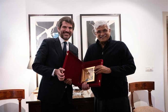 El ministro de Cultura, Ernest Urtasun, durante su reunión con su homólogo indio Gajendra Singh Shekhawat.
