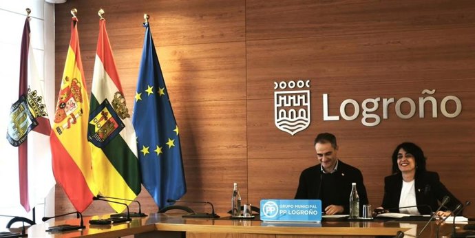 Los portavoces del Grupo Popular en el Ayuntamiento de Logroño, en rueda de prensa.