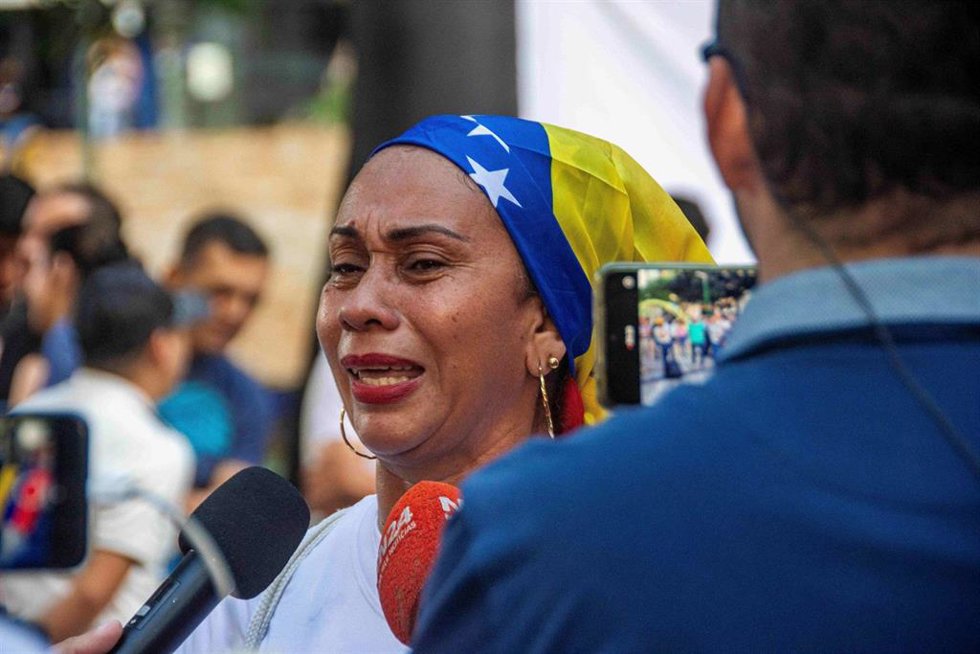 Archivo - Vigilia por lo presos en Venezuela organizada por miembros d ela sociedad civil en Caracas el pasado diciembre. 