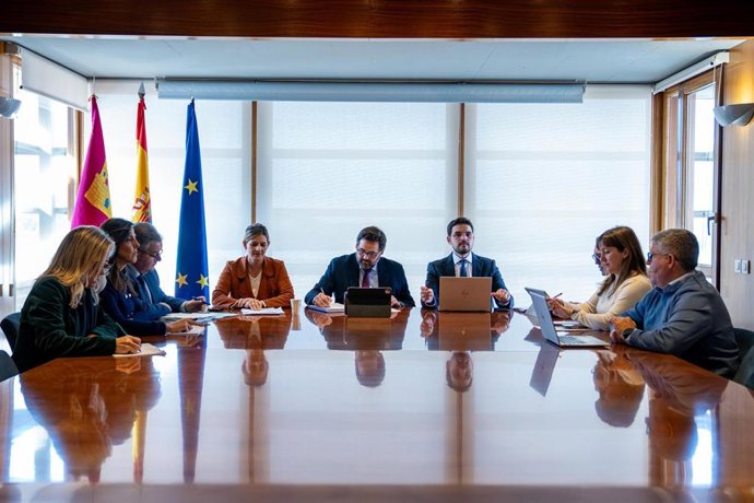 El presidente del PP de Castilla-La Mancha, Paco Núñez, en una reunión del Grupo Parlamentario Popular.