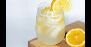 Cómo hacer la limonada casera perfecta que sustituye a la del supermercado: el secreto está en la piel