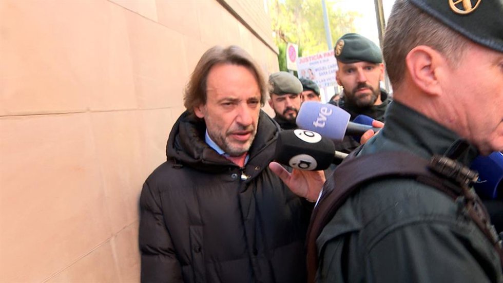 Cuenca, a la salida de los juzgados de Catarroja: "He colaborado de nuevo, por t