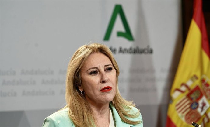 La consejera de Economía, Hacienda y Fondos Europeos de la Junta de Andalucía y portavoz del Gobierno, Carolina España, interviene en la rueda de prensa posterior a la reunión semanal del Consejo de Gobierno de la Junta de Andalucía. 