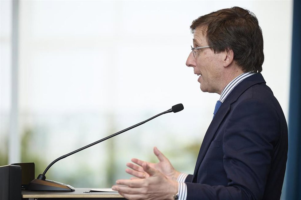 El alcalde de Madrid, José Luis Martínez-Almeida, participa en un encuentro informativo sobre el fin de las obras en Valdebebas