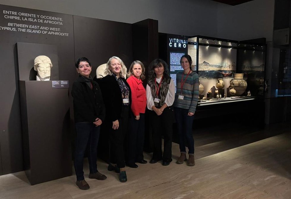 El museo muestra su colección de arqueología chipriota bajo el título Entre Oriente y Occidente. Chipre, la isla de Afrodita.