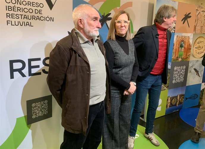 De izquierda a derecha: Godé, Lafuente y Martínez presentan el V Congreso Ibérico de Restauración Fluvial