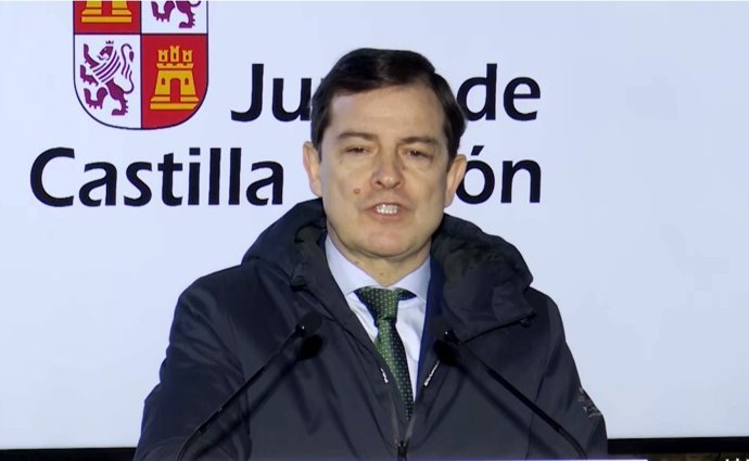 El presidente de la Junta, Alfonso Fernández Mañueco, comparece tras firmar el convenio marco de colaboración para los próximos años con el Consejo Comarcal del Bierzo (León).