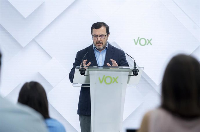 Archivo - El portavoz de Vox, José Antonio Fúster, durante una rueda de prensa tras la reunión del Comité de Acción Política de Vox, en la sede del partido, a 15 de julio de 2024, en Madrid (España). 