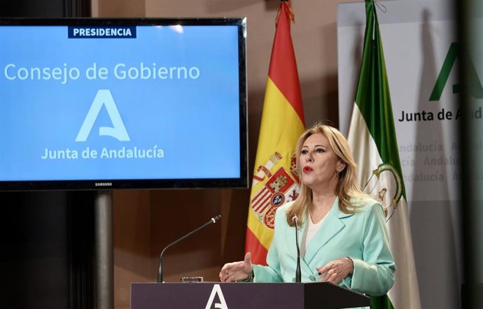 La consejera de Economía, Hacienda y Fondos Europeos de la Junta de Andalucía y portavoz del Gobierno, Carolina España, interviene en la rueda de prensa posterior a la reunión semanal del Consejo de Gobierno de la Junta de Andalucía. A 12 de diciembre de 