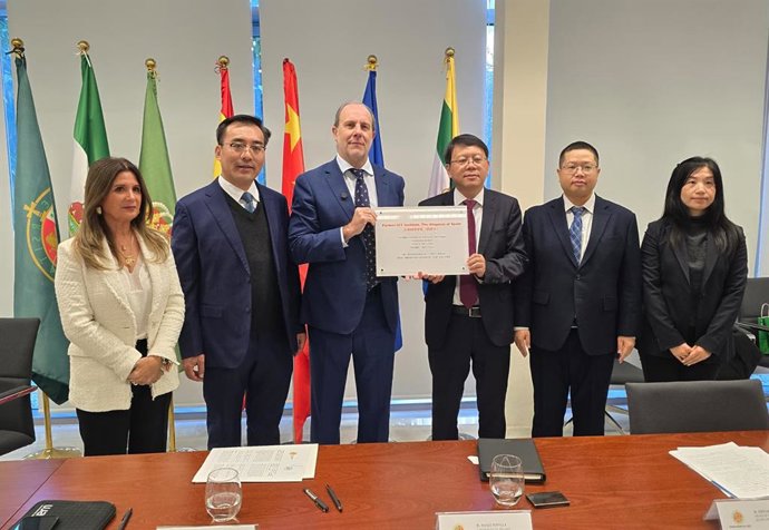 Firma del protocolo entre las universidades de Jaén y de Shenzhen.