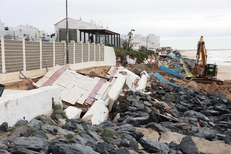 Imagen de los daños ocasionados por el pasado temporal que barrió Matalascañas (Huelva).