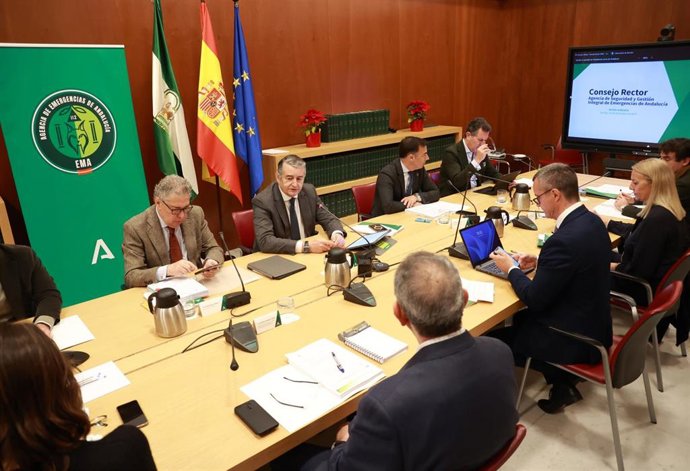 Archivo - El consejero de Sanidad, Presidencia y Emergencias, Antonio Sanz, durante la reunión del Consejo Rector de la Agencia de Emergencias de Andalucía (EMA). A 12 de diciembre de 2025 en Sevilla. (Foto de archivo).