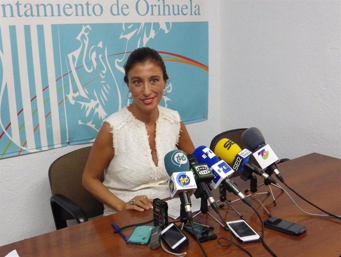 Archivo - La exalcaldesa y concejal 'popular' en el Ayuntamiento de Orihuela (Alicante) Mónica Lorente en imagen de archivo